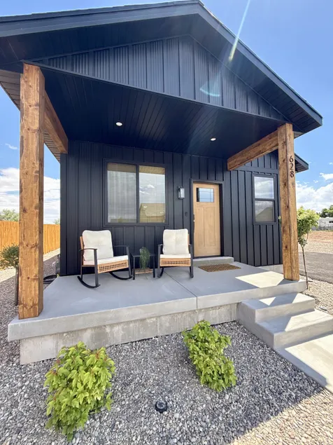 *Newly Built* - Modern Tiny House Near Downtown - Image 1