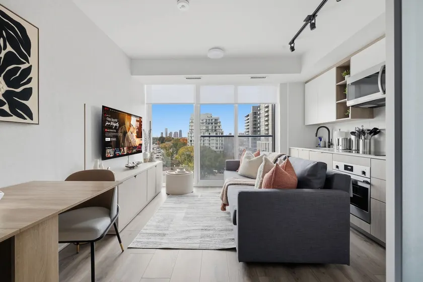 Scenic 2BR Condo with Views & Free Parking - Image 1