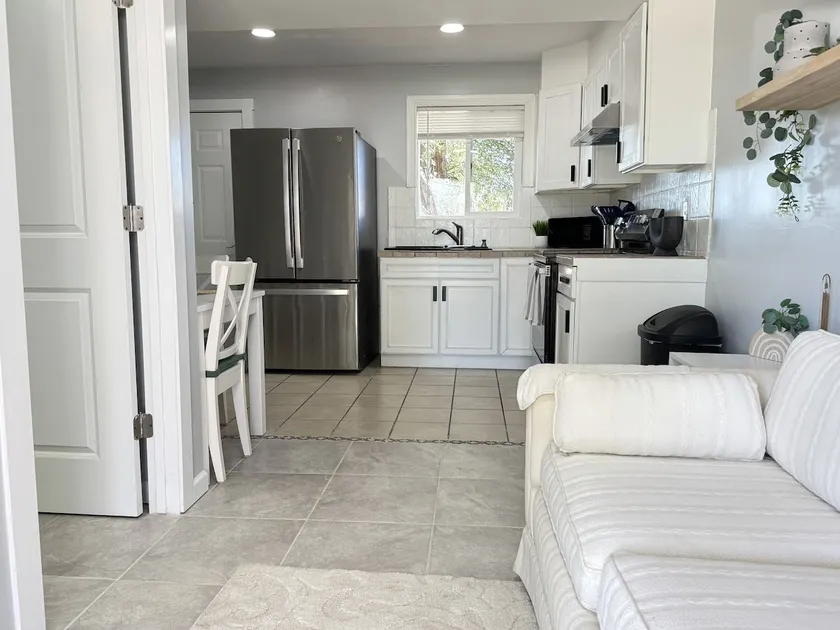 2-Bedroom Apartment in Aurora - Image 1