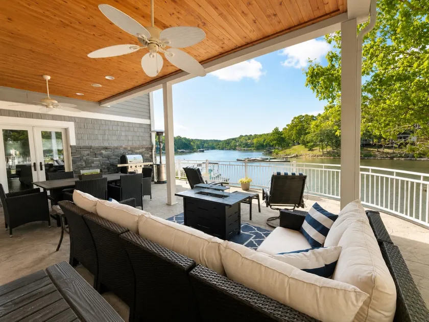 Lake Paradise Lakefront Stay - Image 1