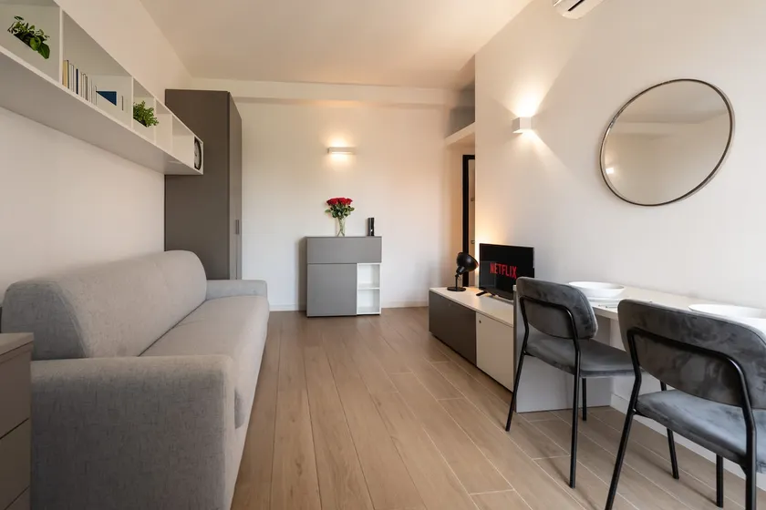 Luxury Design Suite with Balcony and Wi-Fi - Image 1