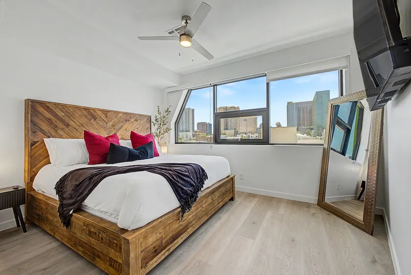 Modern 1BR Apt – King – Steps to DT Phoenix! - Image 1