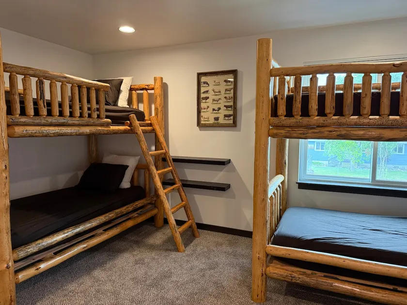 4 Min to Airport • Family Retreat Sleeps 10 - Image 1