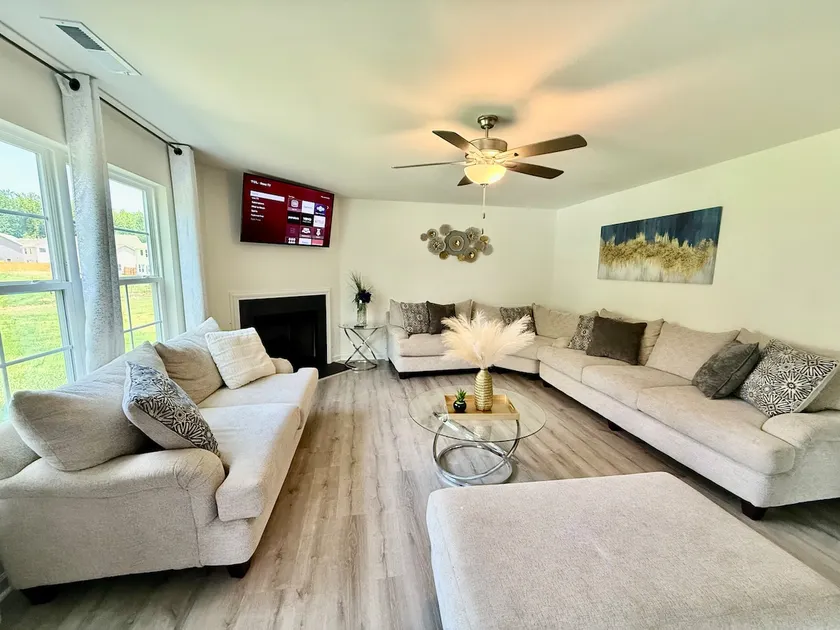 Spacious 5 Bedroom in Quiet Neighborhood- Pat's - Image 1