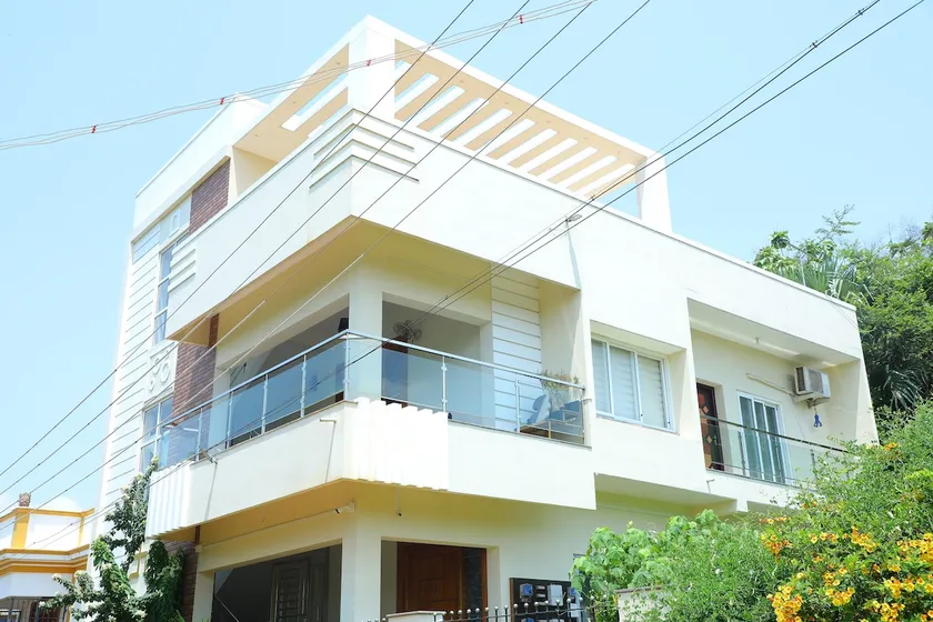 NJ Sky Terrace Retreat | Premium 1BR Near PIMS - Image 1