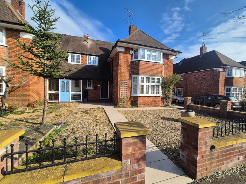 6 bedroom spacious house large garden and kitchen - Image 1