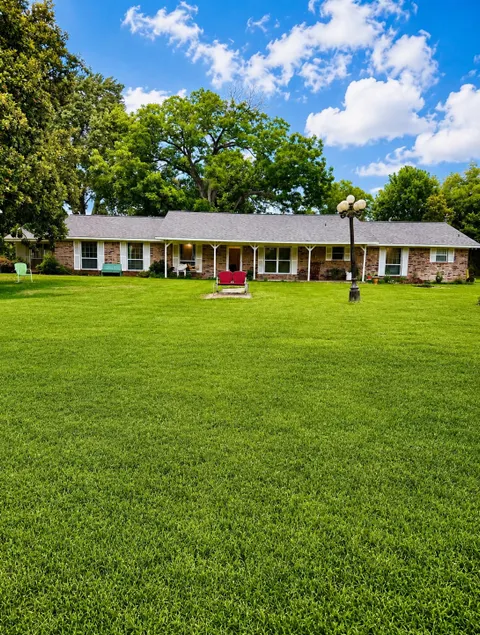 Shady Pecan Farmside - Image 1