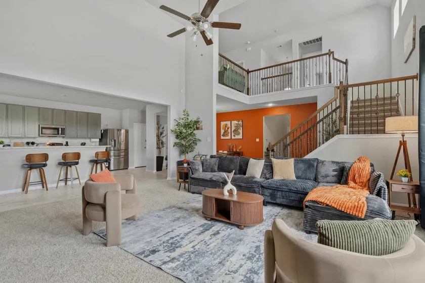 LUXE 5BR House | Sleeps 15 | 1GB| WD | Katy Mills - Image 1
