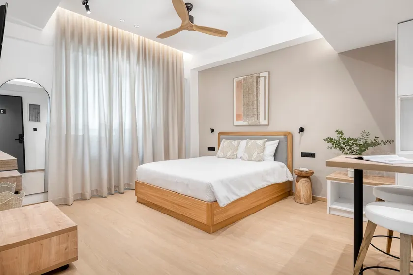 Modern apartment in Piraeus - Image 1
