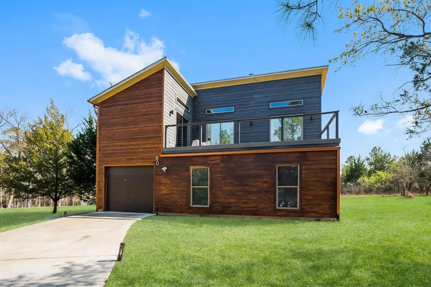 Modern Lakehouse Getaway - Image 1
