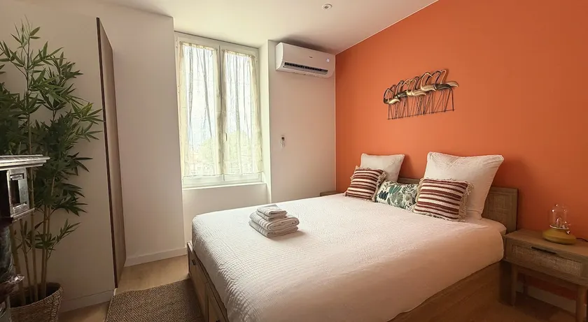 Flamingo Suite • Close to Chateaucreux • A/C - Image 1