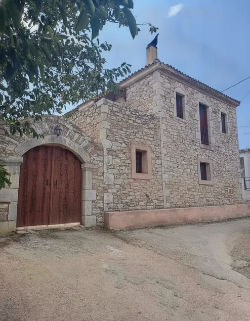 Roula's Stone Loft Villa & Pool Near Polylimnio - Image 1