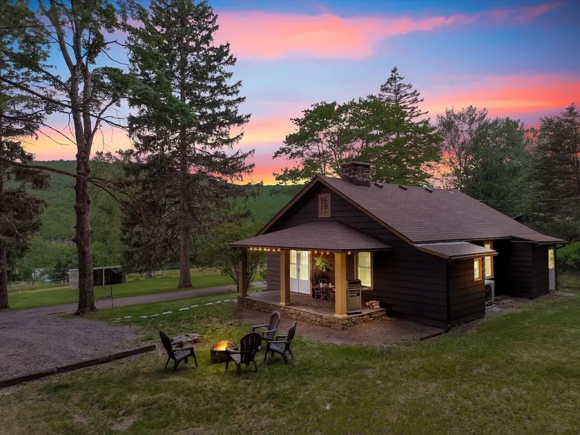 Boutique Farm Stay | 30 Acres & Baby Goats - Image 1