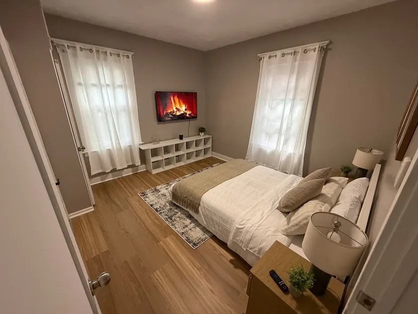 Cozy Retreat Near Beach & Downtown New Haven - Image 1