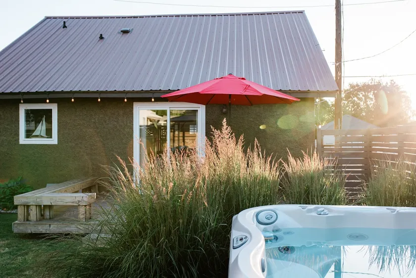 Dwntwn Chelan - fenced yard, hot tub + dogs OK - Image 1