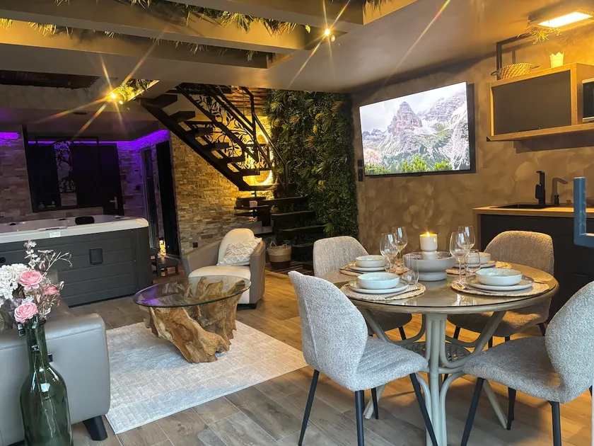 Air-conditioned suite - Jacuzzi, Sauna, Private Hammam - Image 1