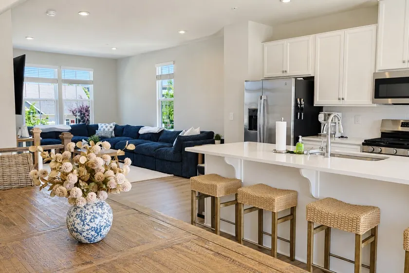 Luxury Coastal Townhome Steps from Clubhouse/Pools - Image 1