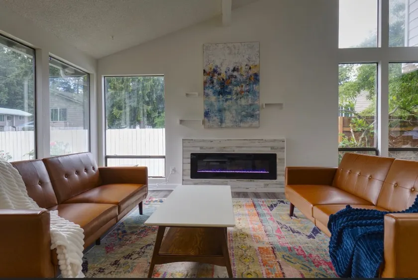Bright 4BR|2.5 Bath|EV charger|AC|Great Location - Image 1