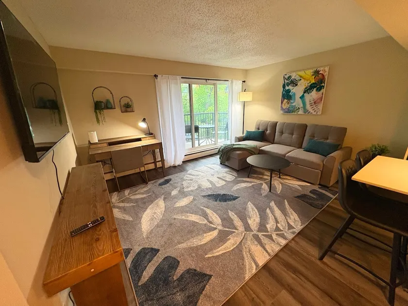 The Vine on 12th St. - Amazing central apartment! - Image 1
