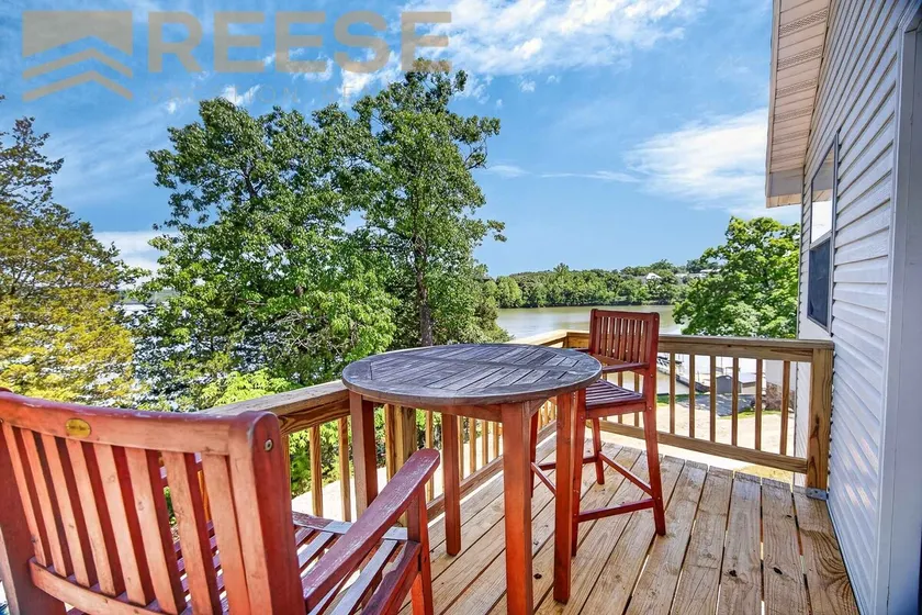 Central Lakeside Home - Image 1