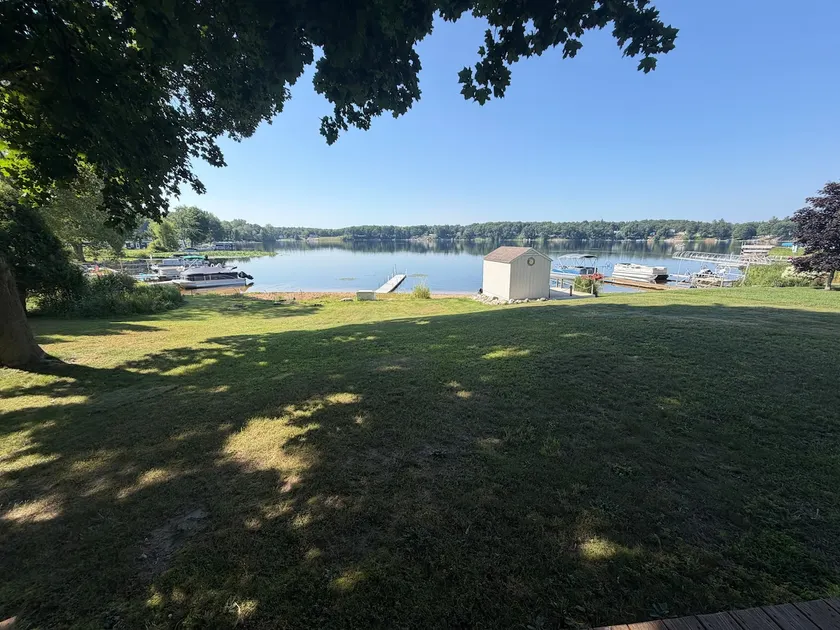 Diamond Lake Waterfront Retreat - Image 1