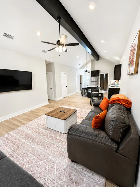 Corporate 2 Bed/2 bath w/ pullout couch-Sleeps 6 - Image 1