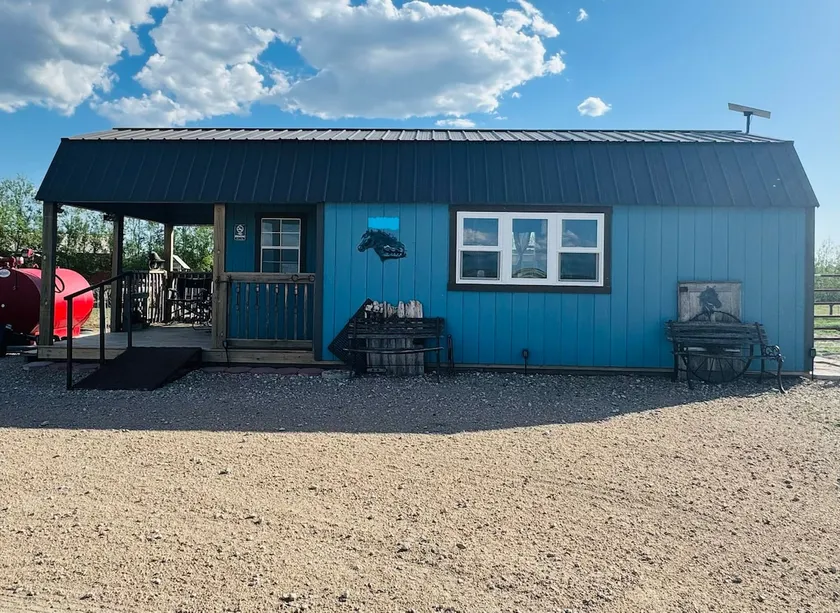 Quiet Cozy Cabin .5 mi from town, Animal Friendly - Image 1