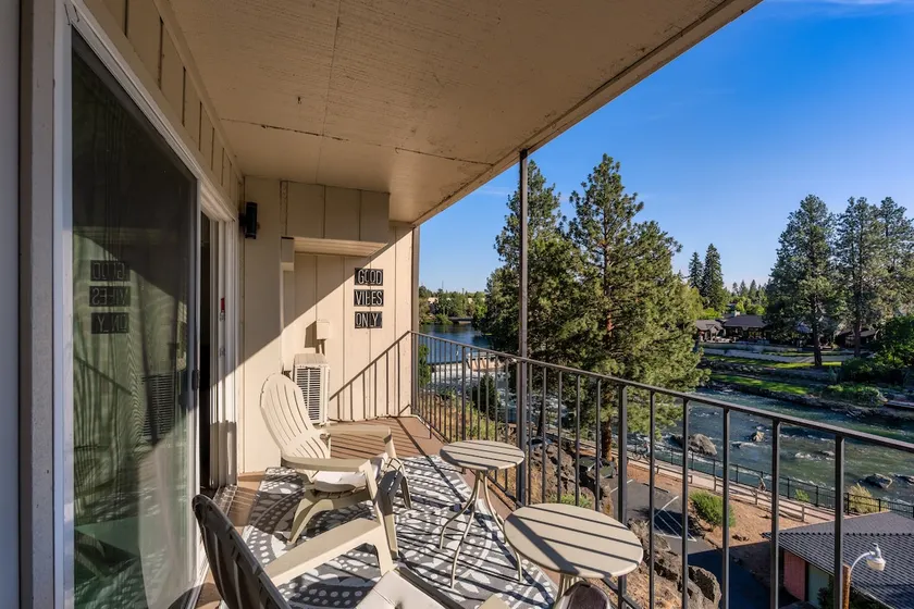 At The River- 1BR Cozy Modern Balcony - Image 1