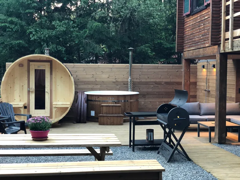 Chalet Entre Amis | Hot Tub, Sauna & Dog-Friendly - Image 1