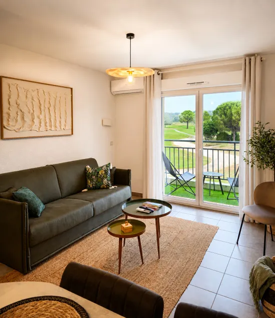 Between golf course and swimming pool * 30 min. to beaches - Image 1