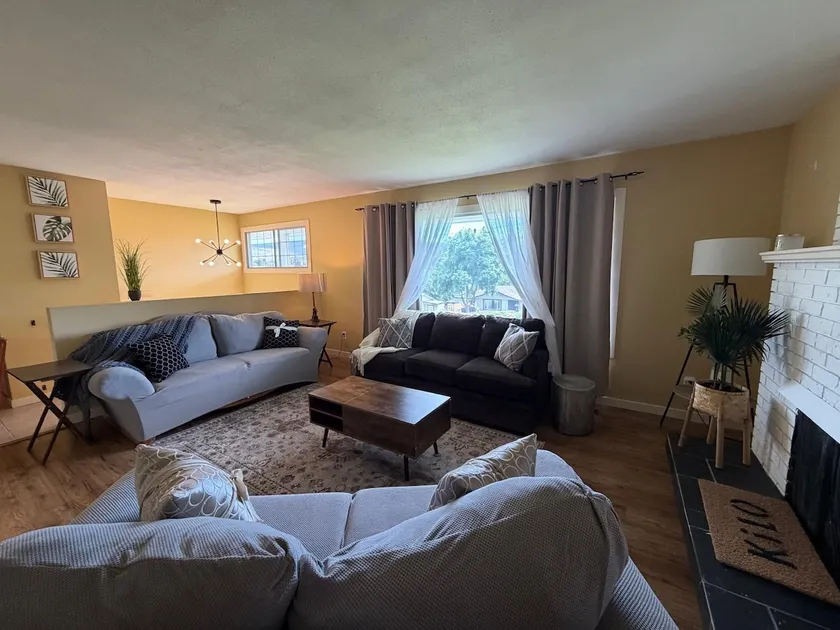 Kelowna Garden Retreat | 3 Beds & Mountain Views - Image 1