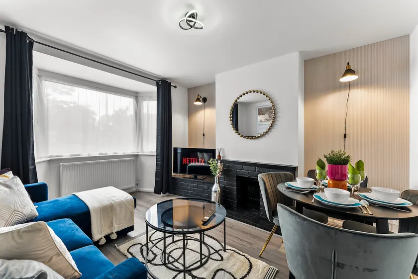 Stylish 4-Bed Cambridge Stay - Garden & Games Room - Image 1