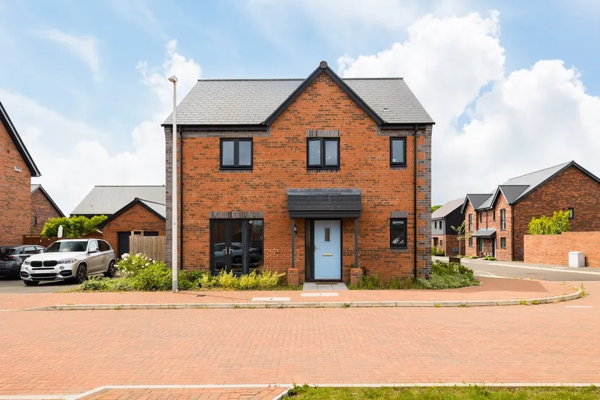 Spacious Family Home in Warwick w/ Parking - Image 1