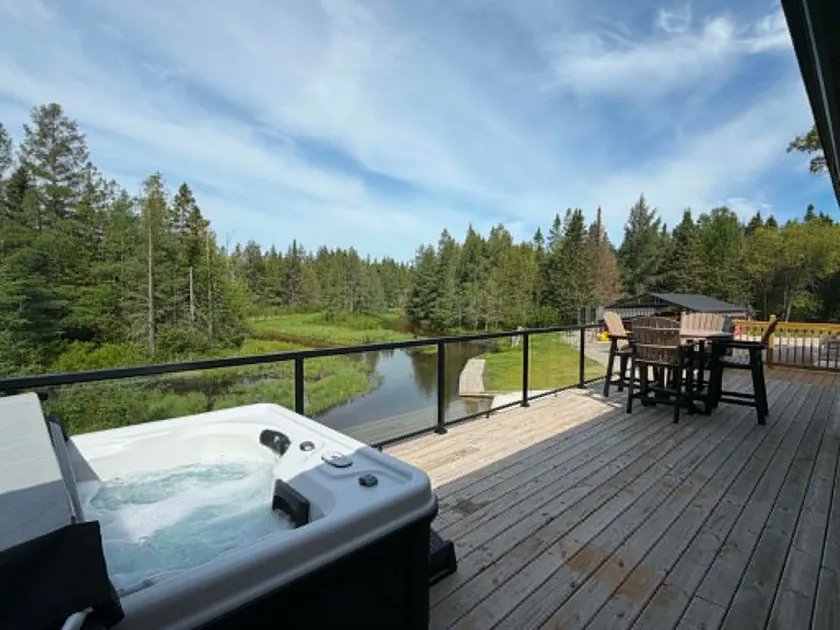 Sunset Fox Den w/ Hot Tub - Image 1