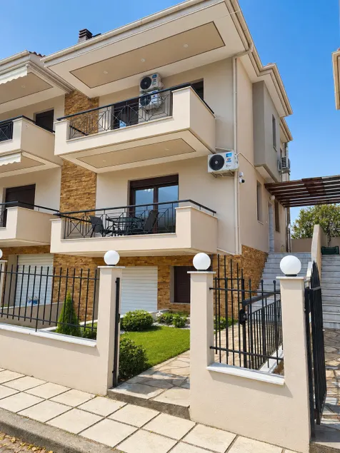 Lirtzis Luxury Villa - Image 1
