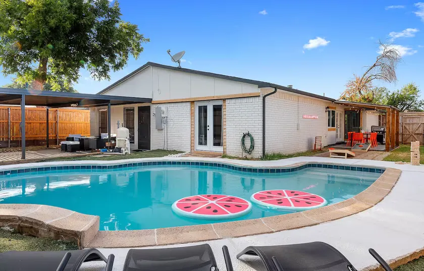 The Colony 4BR | Pool, Game Room | Sleeps 8 - Image 1