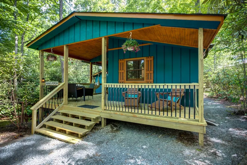 ”Teddy's Rest”: Cozy Wooded Cottage in Land Harbor - Image 1