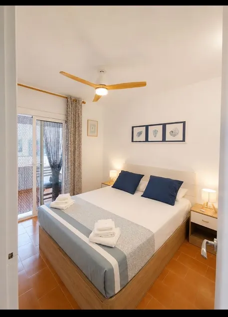 3-Zimmer-Wohnung mit Terrasse, Pool, Parkplatz und Klimaanlage in Llançà - Image 1