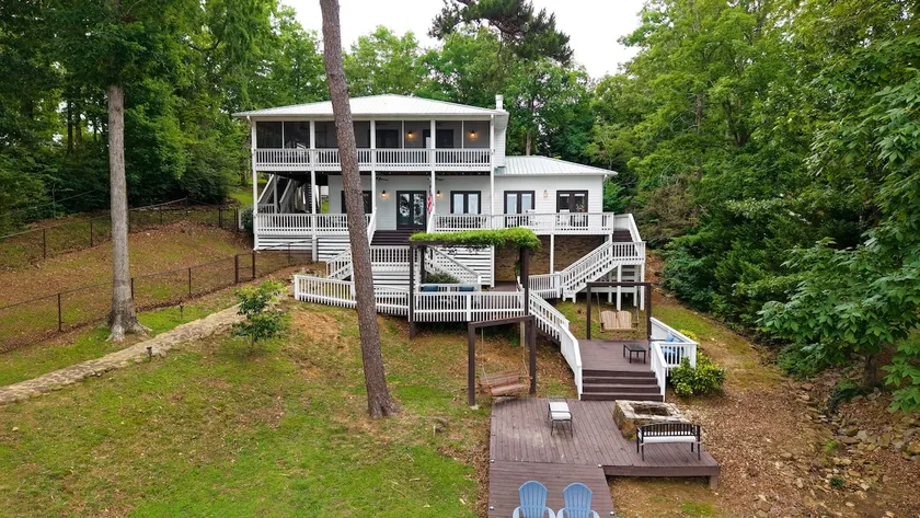 Family. Porches. Pets. Smith Lake. ”Just Heavenly” - Image 1
