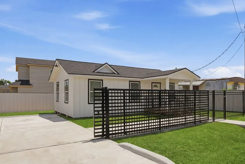 ~ New Modern Tiny Home ~ FIFA WORLD CUP - Image 1