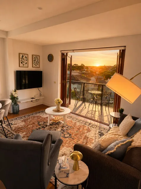 Stylish 2BR Balmain Home w/ Stunning City Views - Image 1