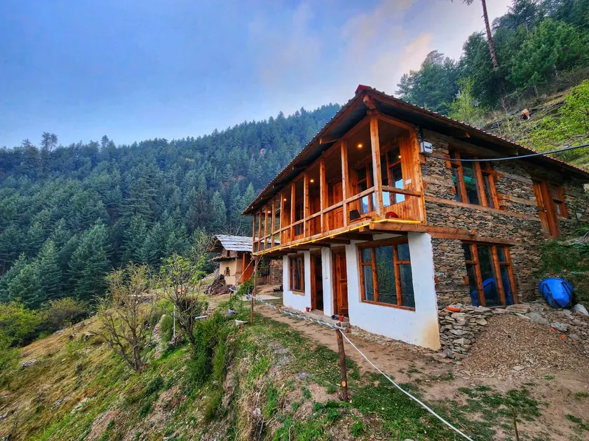 Traditional Kathkuni House with Panoramic Views - Image 1