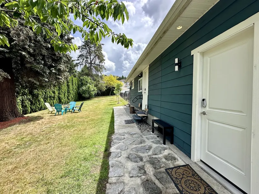 Cozy new renovated studio, full private yard suite, with AC - Image 1