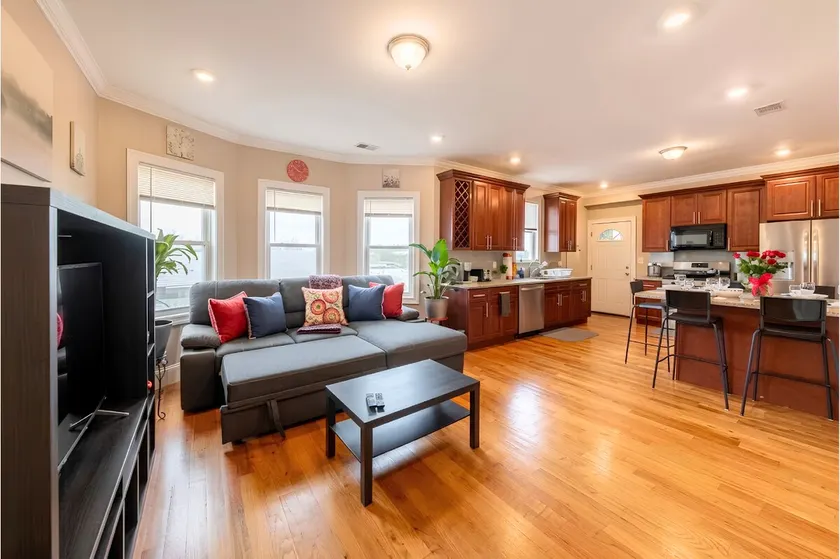 Boston 4BR Near T, Airport w/AC, W/D, Parking 90/3 - Image 1