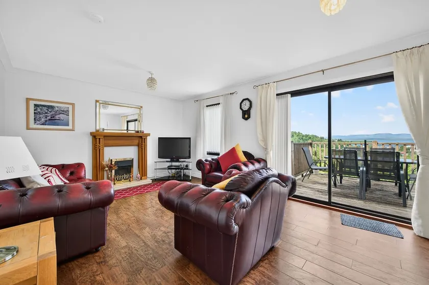 3BR Apartment with Stunning Views and Parking - Image 1