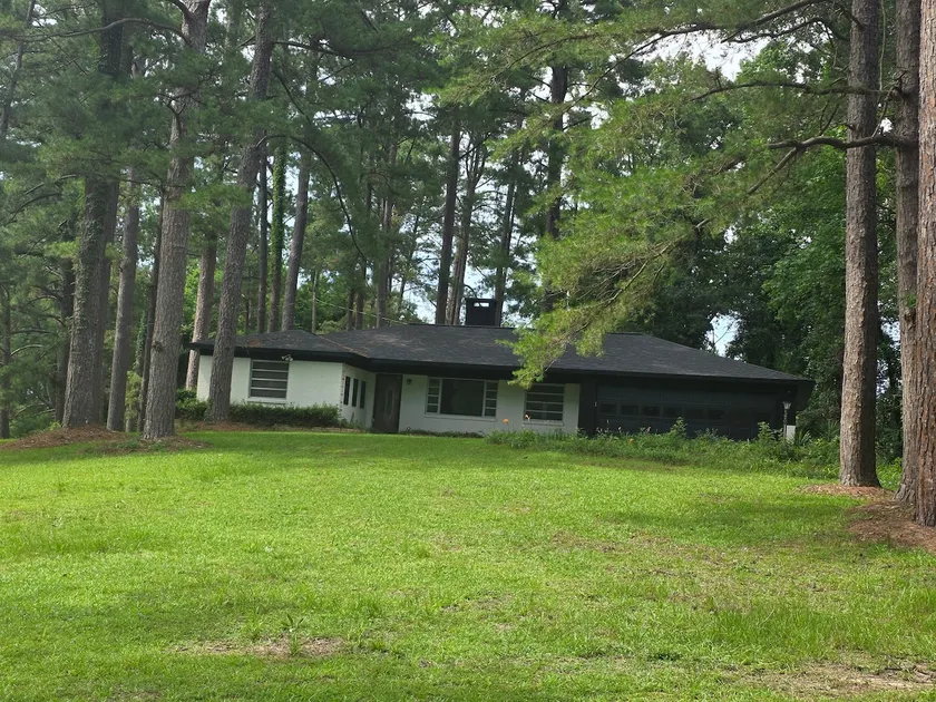 The Rusty Buckle: Cozy Western 3BR Near AgriCenter - Image 1