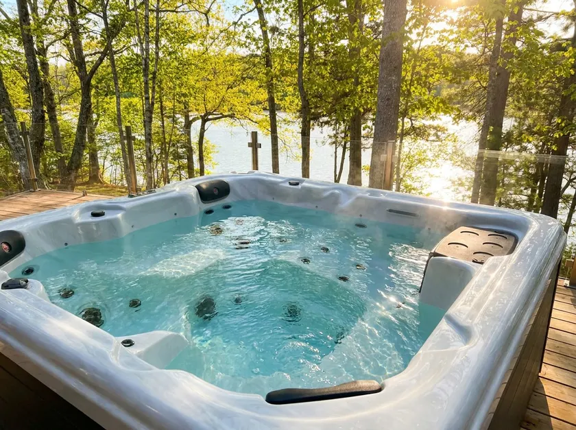 River-Spa Retreat! Kayaks, Hot Tub, River & Sun! - Image 1