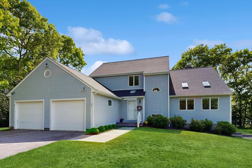 Bright Falmouth Home With Open Layout AC & Deck - Image 1