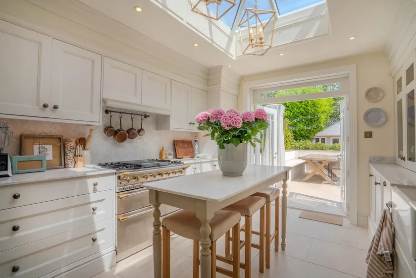 Stunning Victorian Home, Heart of Cobham Village - Image 1