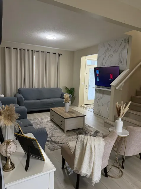 Comfortable Stay Near Calgary Airport and Free Parking - Image 1